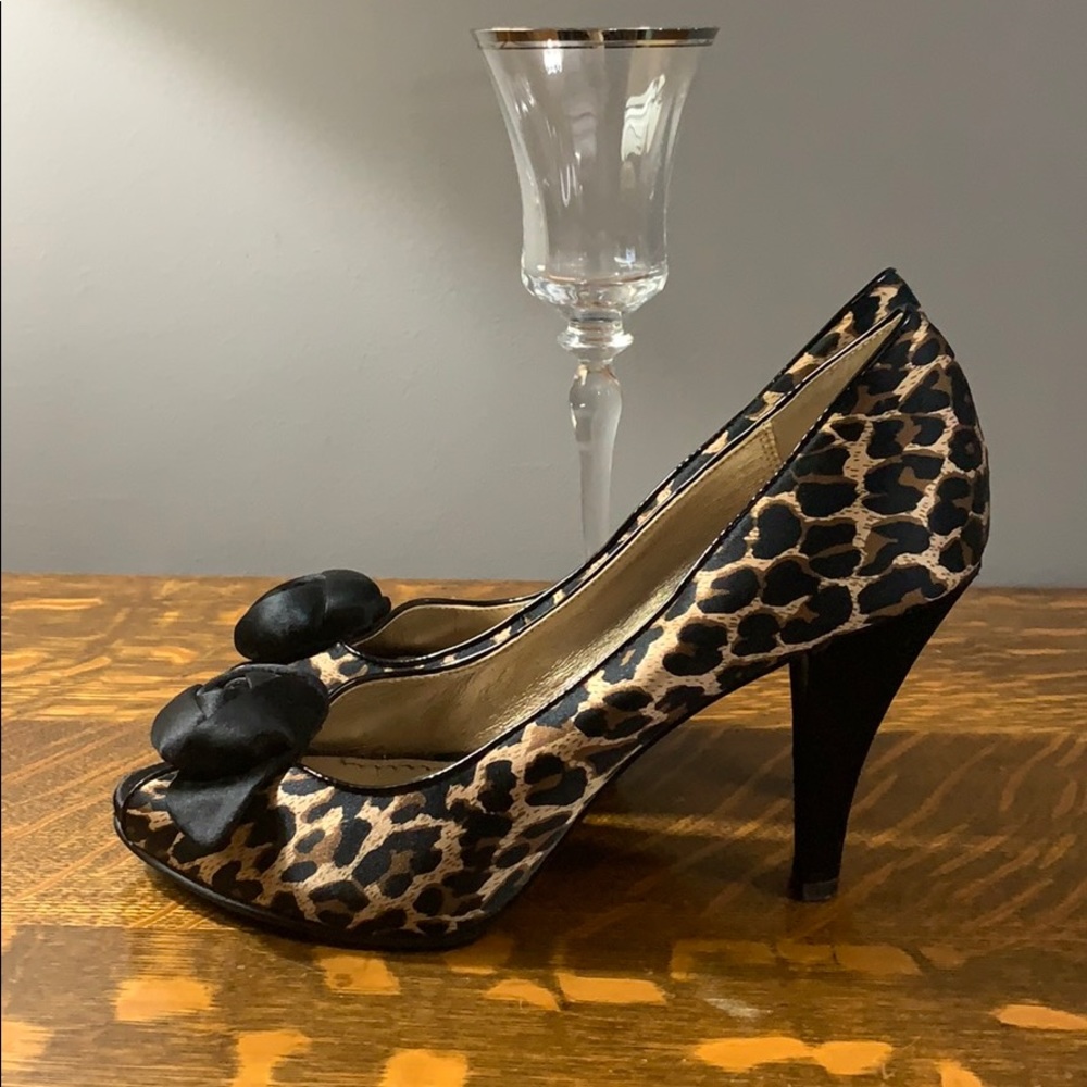 Platinum BP. Leopard print 3.5 inch heels w/ bow - Picture 3 of 5